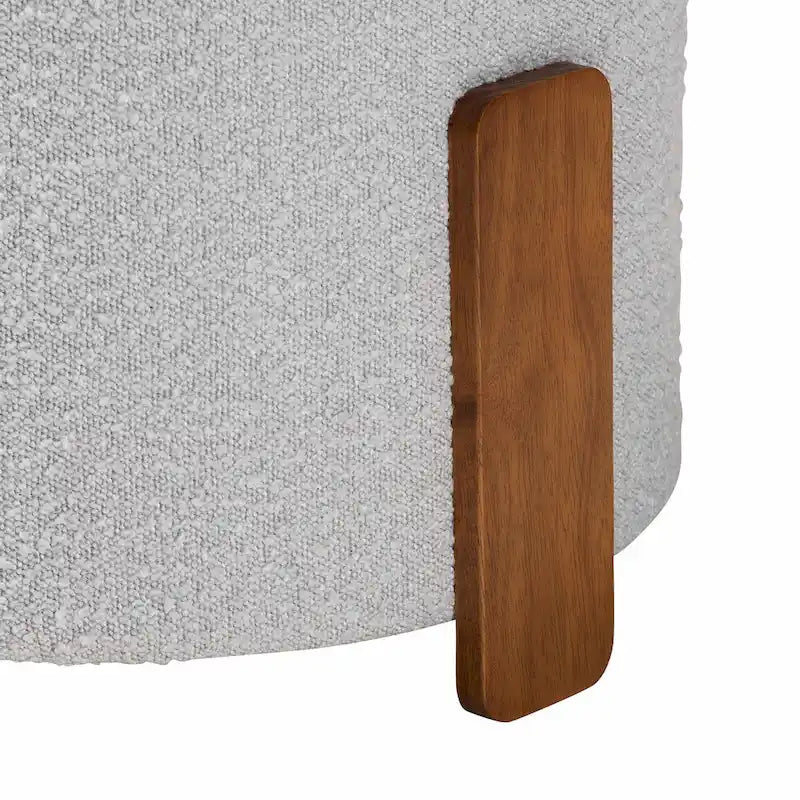 Moderner Japandi Hocker aus Bouclé-Stoff und Holz