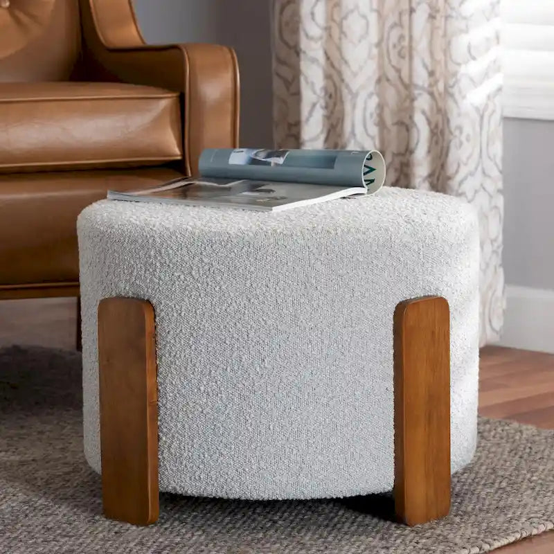 Moderner Japandi Hocker aus Bouclé-Stoff und Holz