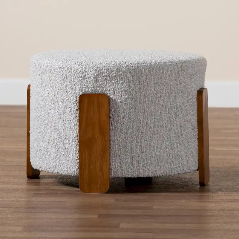 Moderner Japandi Hocker aus Bouclé-Stoff und Holz