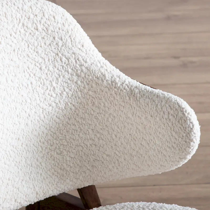 Mid-Century Modern Bouclé Ohrensessel mit Beinen aus Nussbaumholz