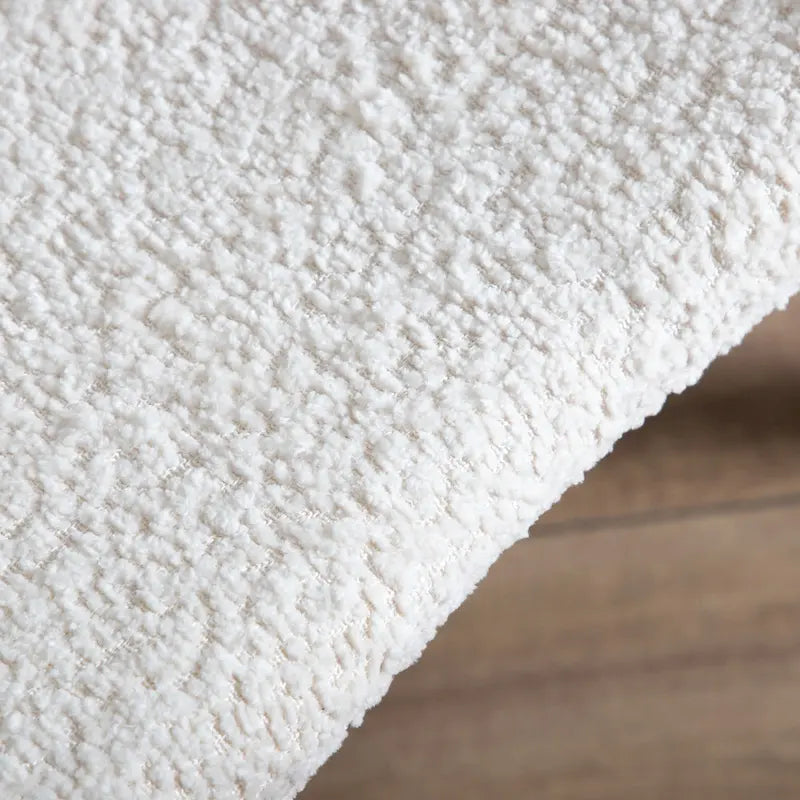 Mid-Century Modern Bouclé Ohrensessel mit Beinen aus Nussbaumholz