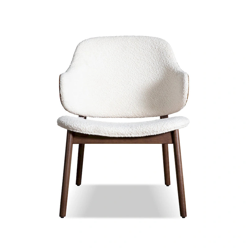Mid-Century Modern Bouclé Ohrensessel mit Beinen aus Nussbaumholz